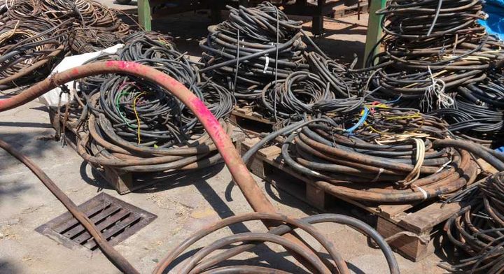 Kabel dan material instalasi bekas